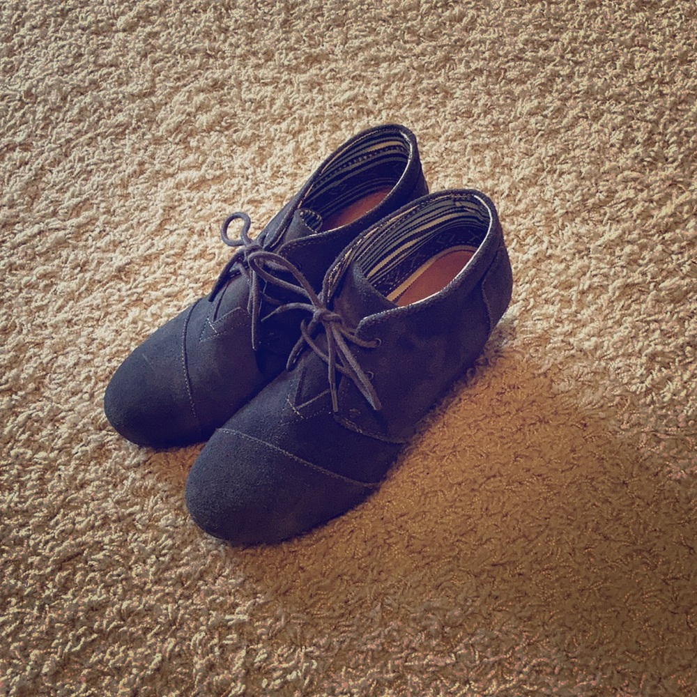 Toms wedges
